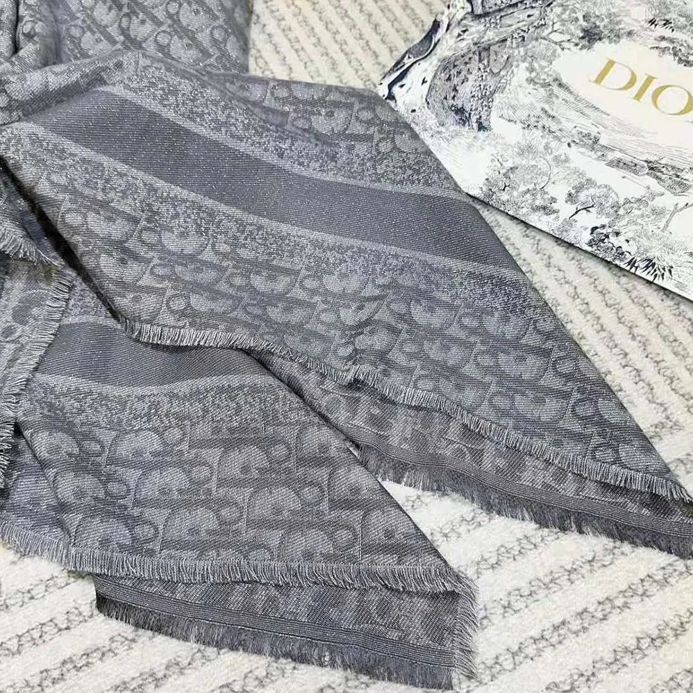 Dior Oblique Shawl Gray Silk Blend with Metallic Thread for Unisex Dior Oblique Shawl Gray Silk Blend with Metallic Thread for Unisex