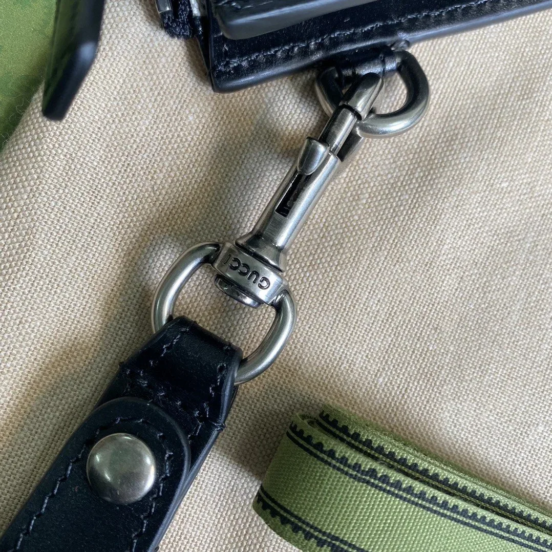 Gucci Marmont Pouch / Black Silver Toned Hardware GG Gucci Marmont Pouch / Black Silver Toned Hardware GG