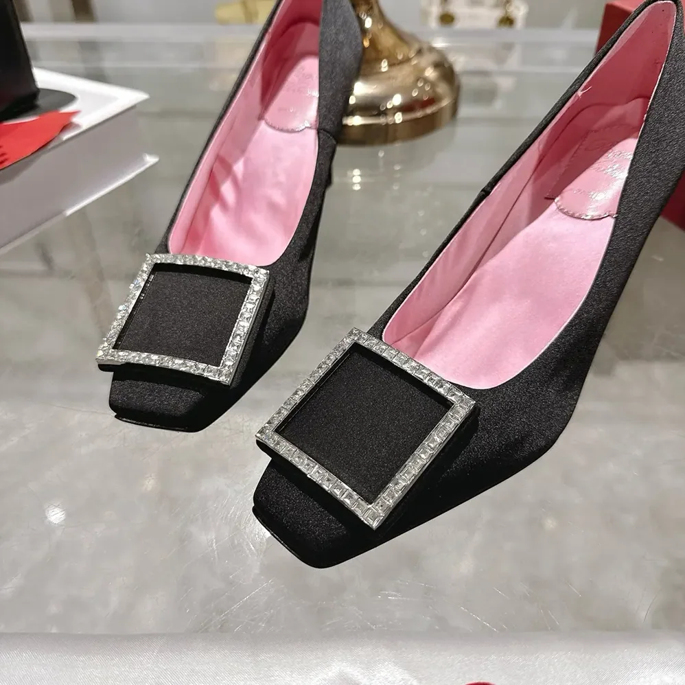 Roger Vivier Trompette Pumps in Satin for Women in Black