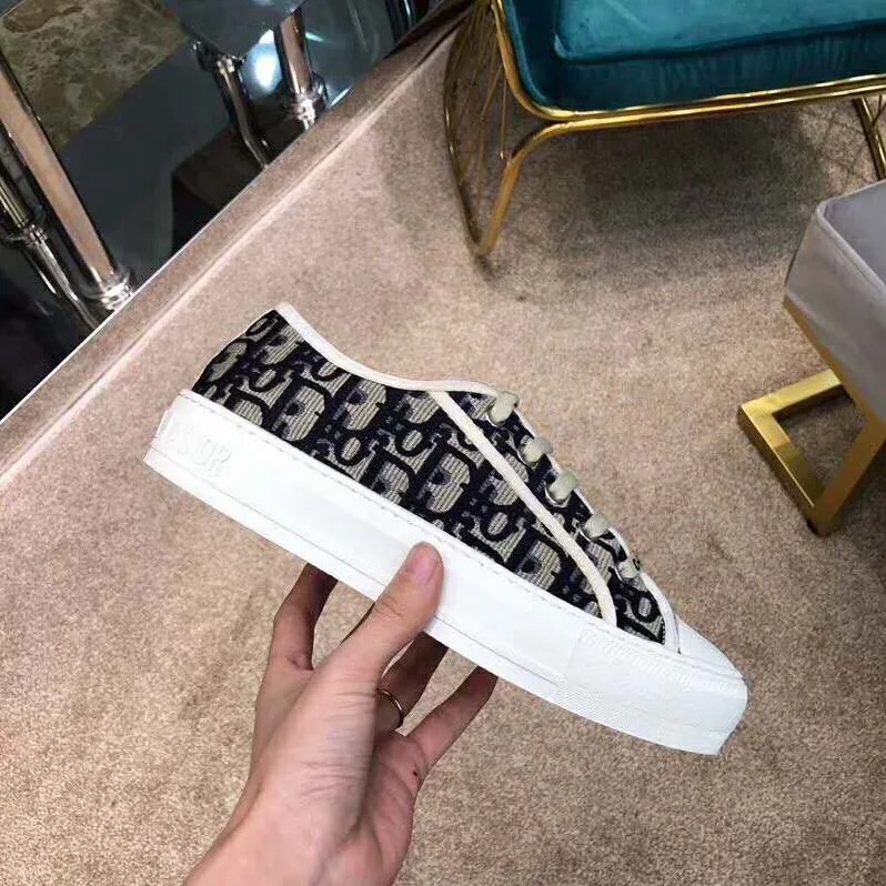 Dior Shoes Walk'n'Dior Sneaker in Oblique Embroidered Canvas for Women in Black Dior Shoes Walk'n'Dior Sneaker in Oblique Embroidered Canvas for Women in Black
