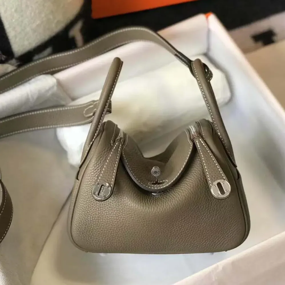 Hermes Lindy Mini 19 in Clemence Leather for Women in Etoupe/Silver