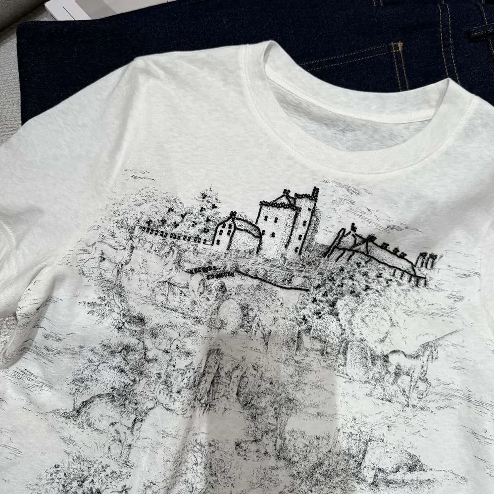 Dior T-Shirt White Cotton and Linen Jersey with Black Toile de Jouy Scotland Motif for Women Dior T-Shirt White Cotton and Linen Jersey with Black Toile de Jouy Scotland Motif for Women