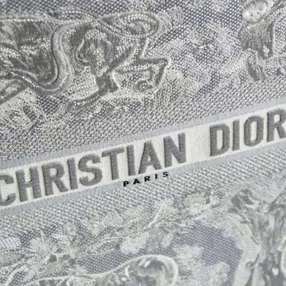 Dior Dior Book Tote Toile DE Jouy Reverse Embroidery for Women in Silver Dior Dior Book Tote Toile DE Jouy Reverse Embroidery for Women in Silver