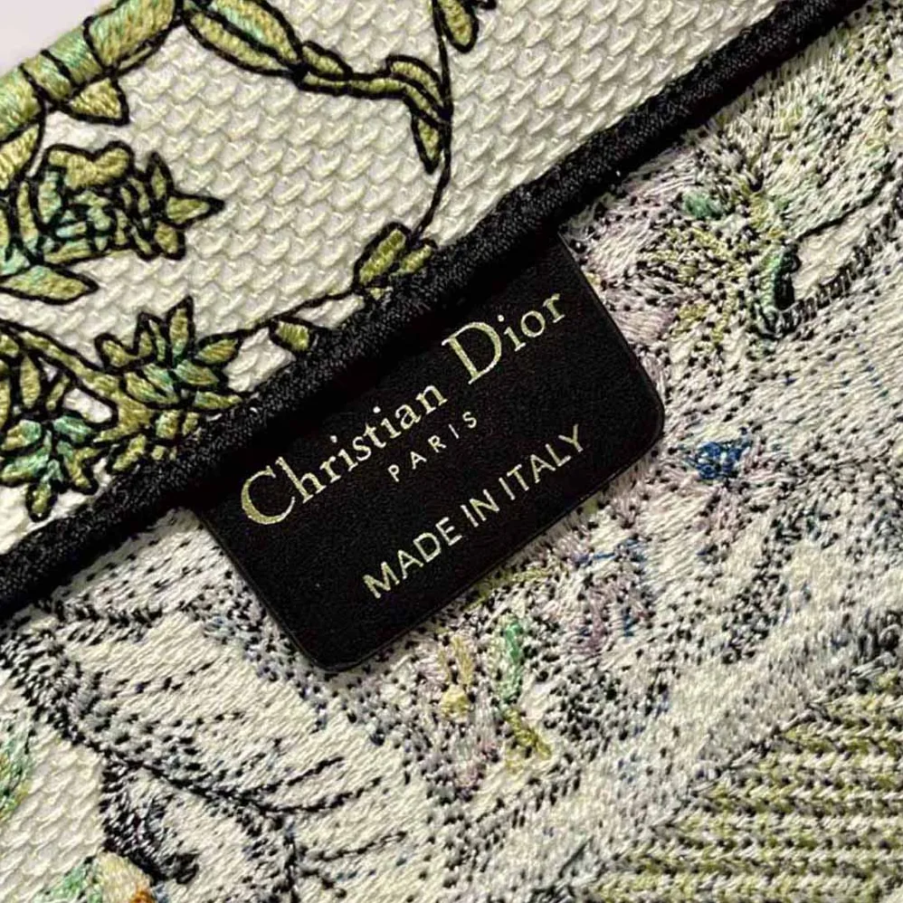 Dior Medium Dior Book Tote Latte D for Women in Constellation Embroidery Dior Medium Dior Book Tote Latte D for Women in Constellation Embroidery