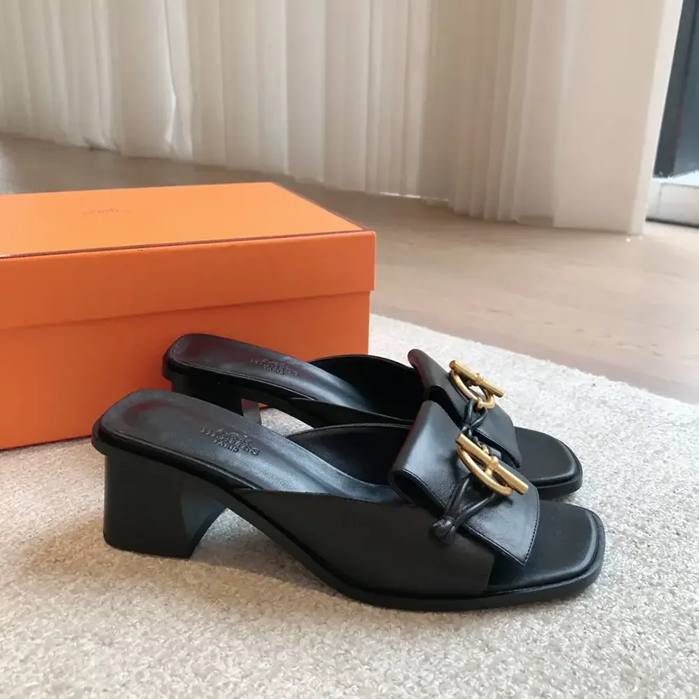 Hermes Ilot 50 Sandal in Calfskin Leather-Black H241142Z for Women Hermes Ilot 50 Sandal in Calfskin Leather-Black H241142Z for Women