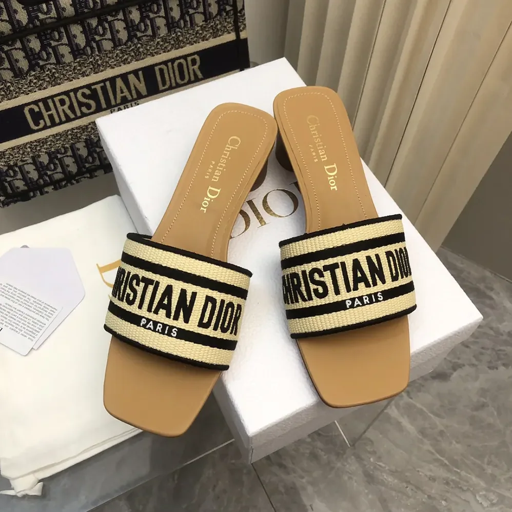 Dior Dway Heeled Slide Natural Raffia and Black Embroidered Cotton for Women Dior Dway Heeled Slide Natural Raffia and Black Embroidered Cotton for Women