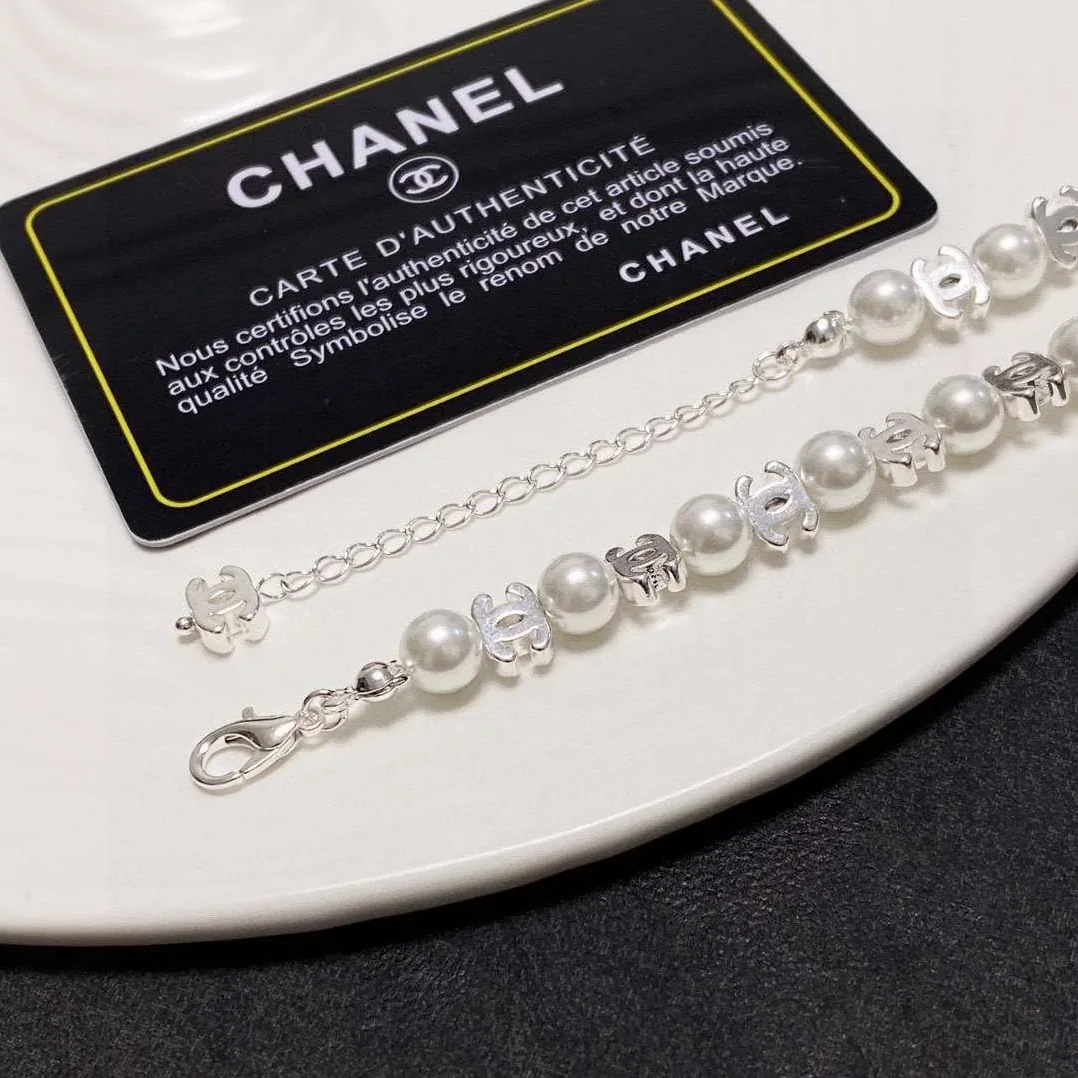 Chanel CC Pearl Necklace White Chanel CC Pearl Necklace White
