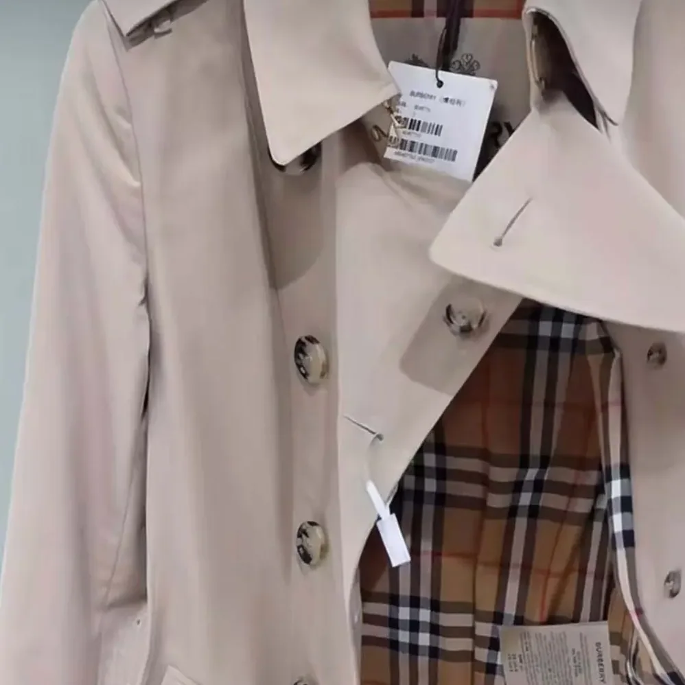 Burberry Chelsea Heritage Trench Coat for Women