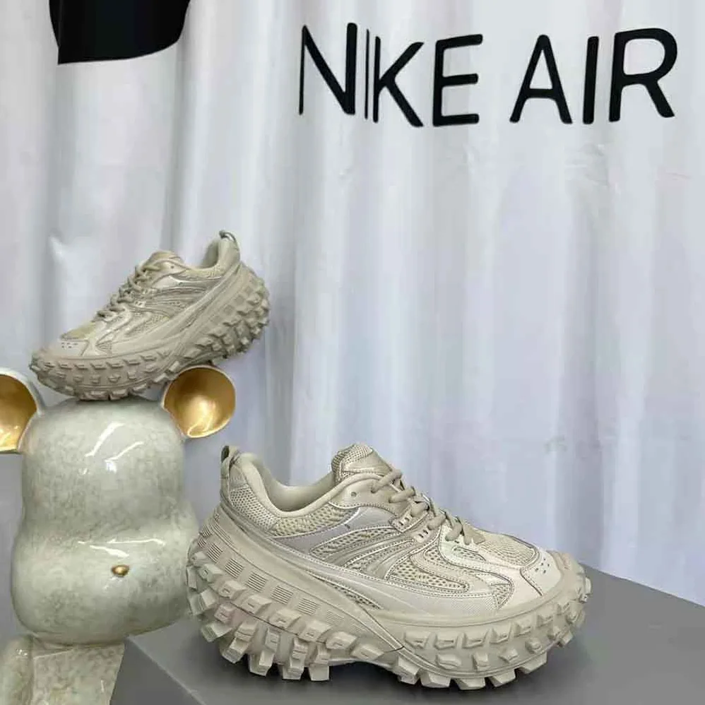 Balenciaga Defender Sneaker in Beige Mesh and Nylon for Unisex