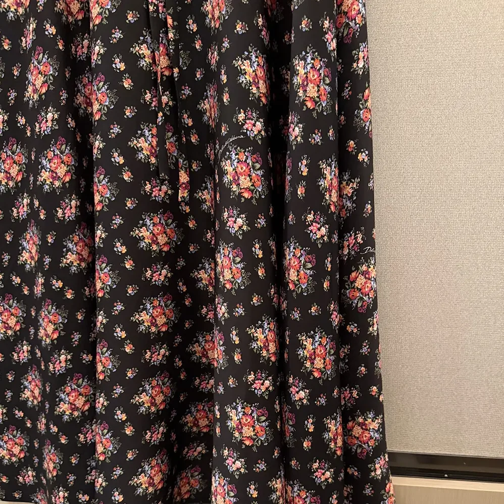 Dolce Gabbana D&G Floral for Women in Print Straight Skirt Dolce Gabbana D&G Floral for Women in Print Straight Skirt