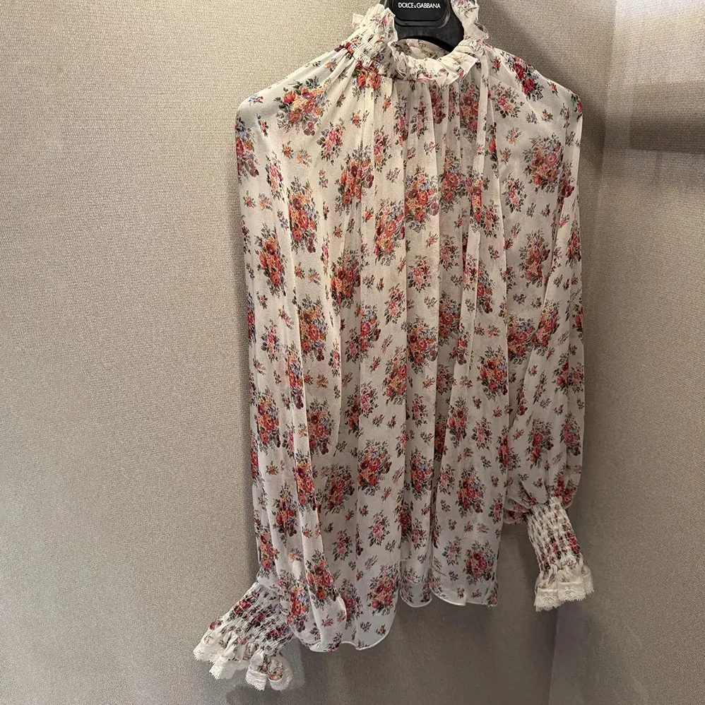 Dolce Gabbana D&G Small Flower Bouquets for Women in Print Chiffon Top Dolce Gabbana D&G Small Flower Bouquets for Women in Print Chiffon Top