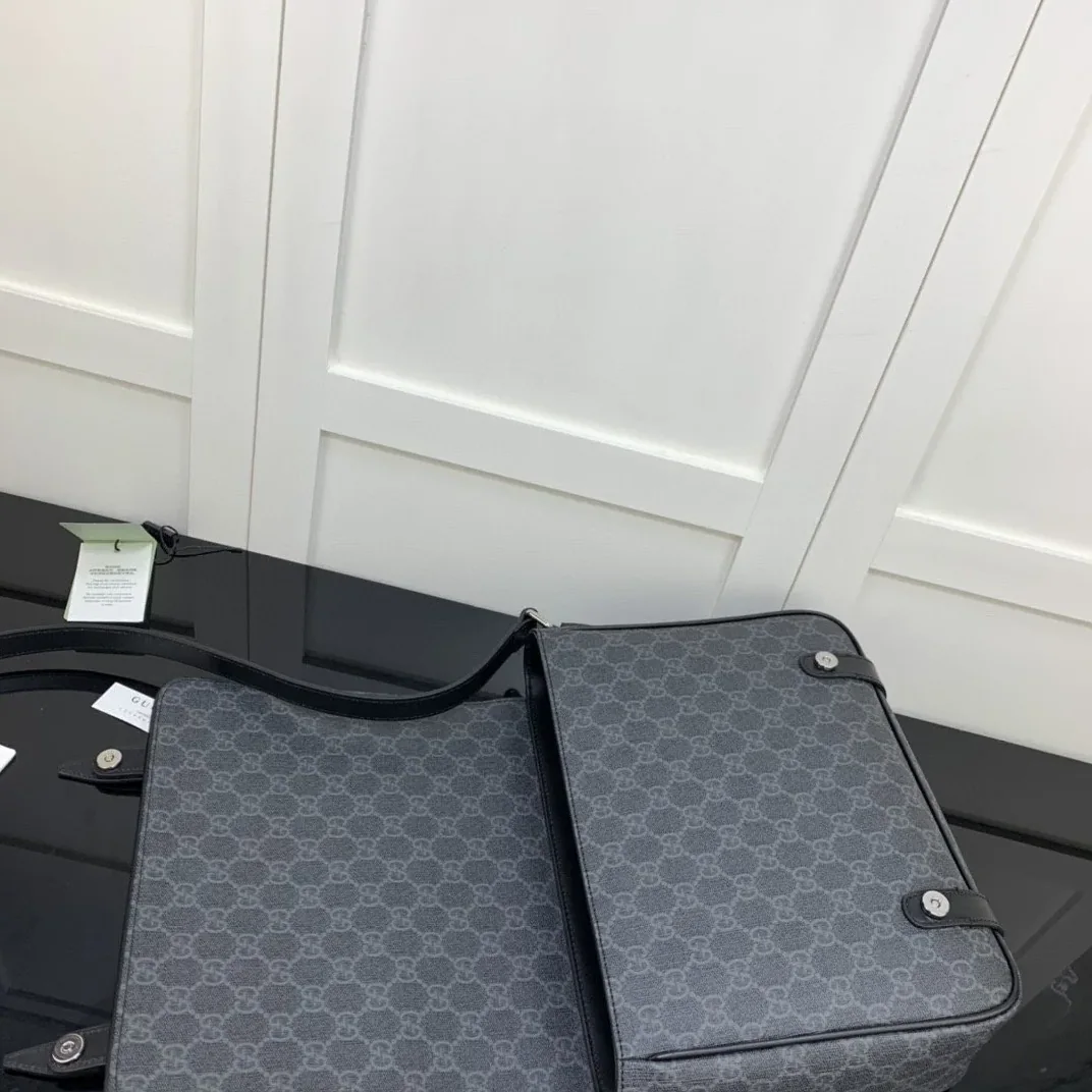 Gucci Messenger Bag Black / GG