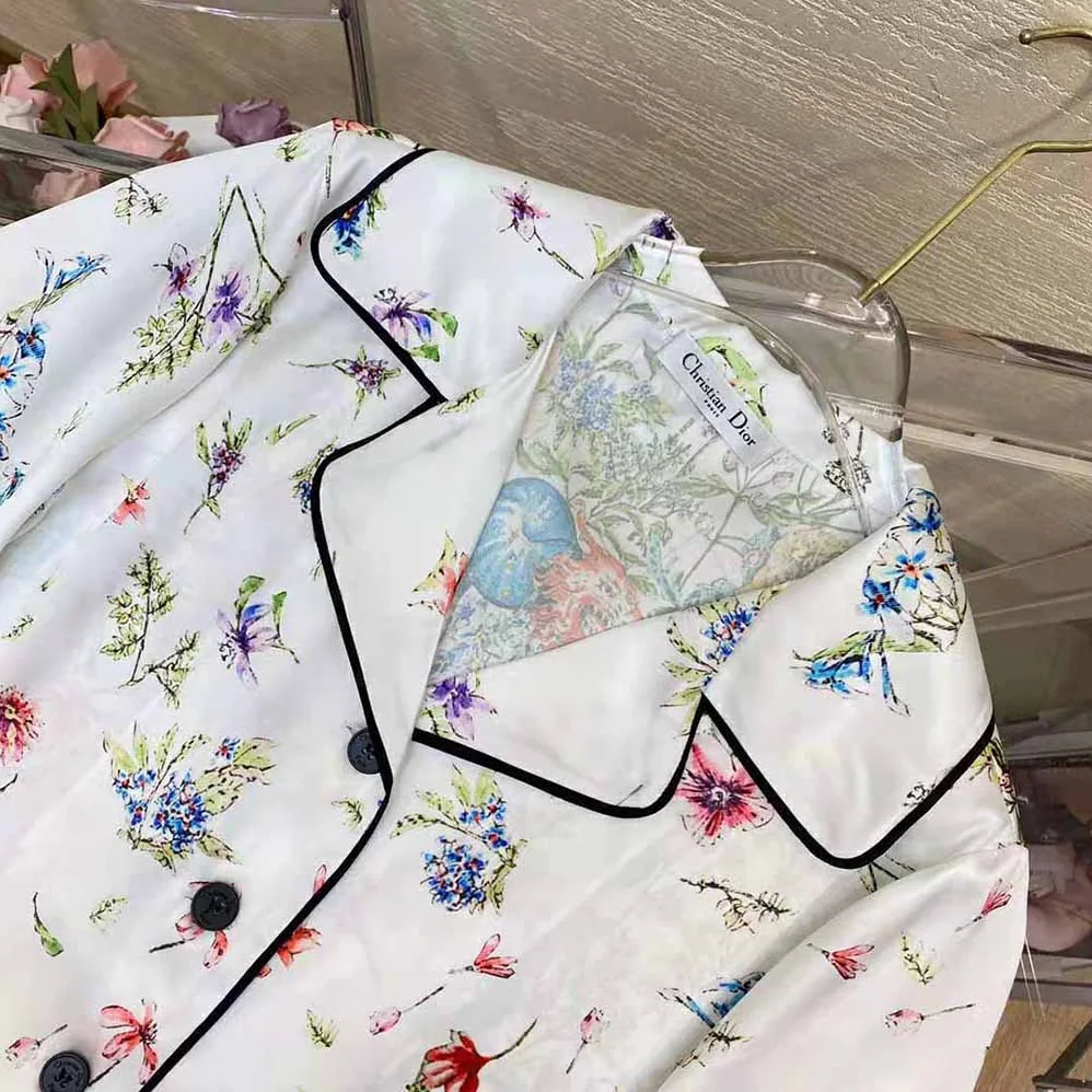 Dior Chez Moi Short-Sleeved Shirt White Silk Twill with Multicolor D for Women in Constellation Motif Dior Chez Moi Short-Sleeved Shirt White Silk Twill with Multicolor D for Women in Constellation Motif