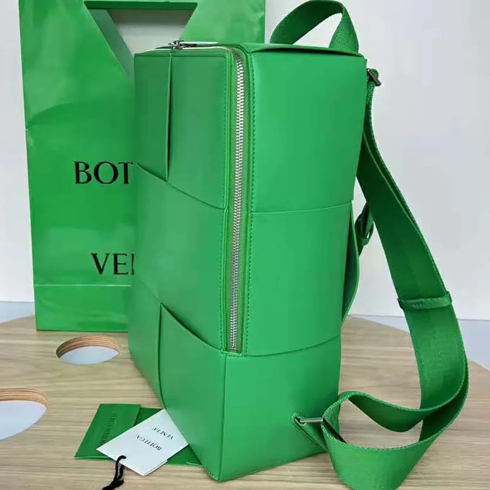 Bottega Veneta Arco Backpack in Calfskin Leather for Men in Green Bottega Veneta Arco Backpack in Calfskin Leather for Men in Green