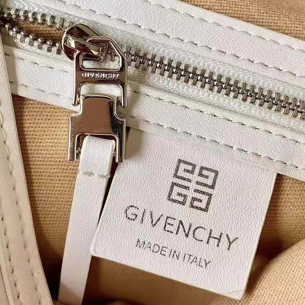 Givenchy Medium Voyou Bag in Leather for Women in White Givenchy Medium Voyou Bag in Leather for Women in White