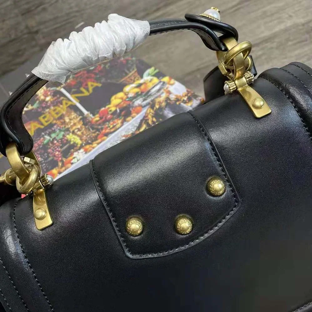 Dolce Gabbana D&G Amore Bag in Calfskin for Women in Black Dolce Gabbana D&G Amore Bag in Calfskin for Women in Black