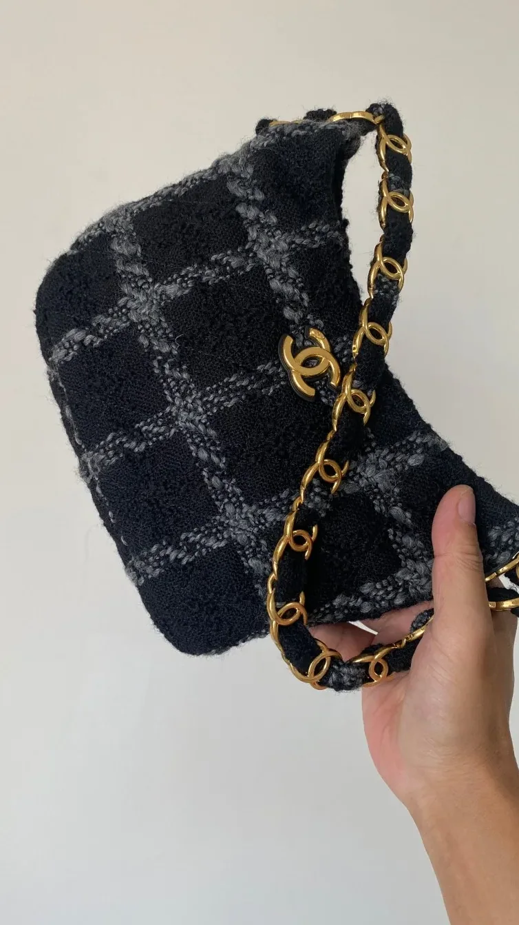 Chanel Tweed Black Hobo Bag 6,/17