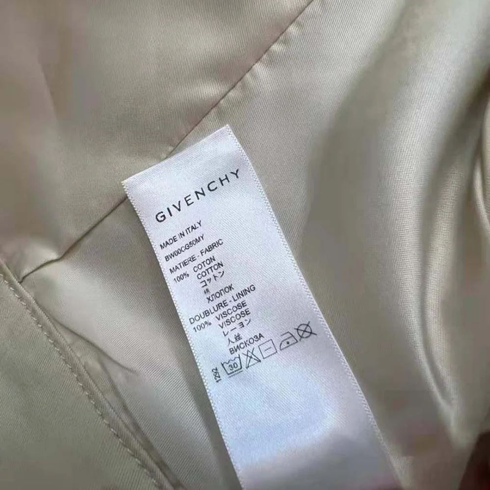 Givenchy Short Trench Coat in Cotton Twill with U-Lock Buckle for Women in Light Beige Givenchy Short Trench Coat in Cotton Twill with U-Lock Buckle for Women in Light Beige