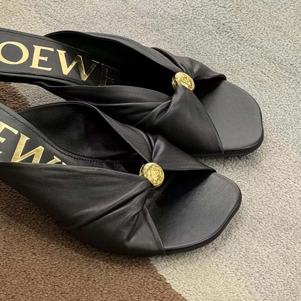 Loewe Pebble Soft Slide in Nappa Lambskin for Women in Black Loewe Pebble Soft Slide in Nappa Lambskin for Women in Black