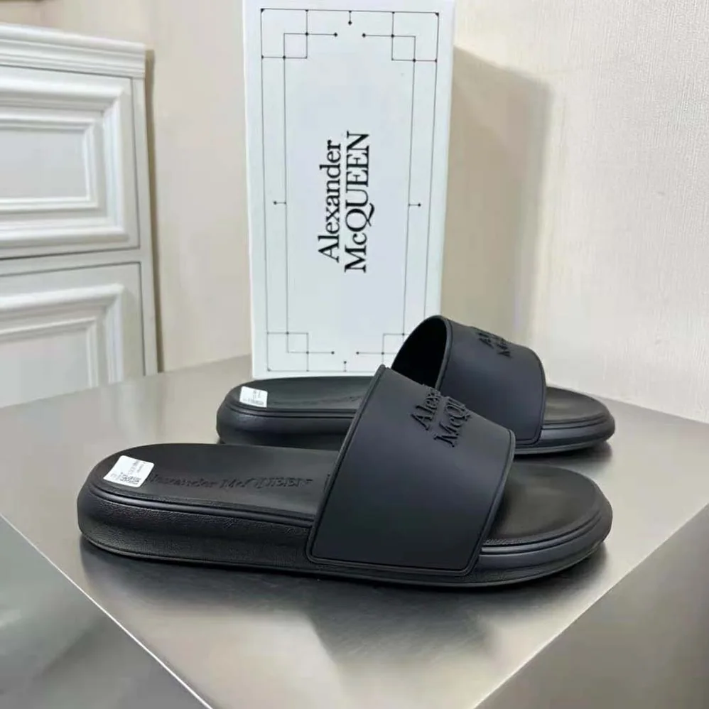 Alexander Mcqueen Pool Slide in Black for Unisex Alexander Mcqueen Pool Slide in Black for Unisex
