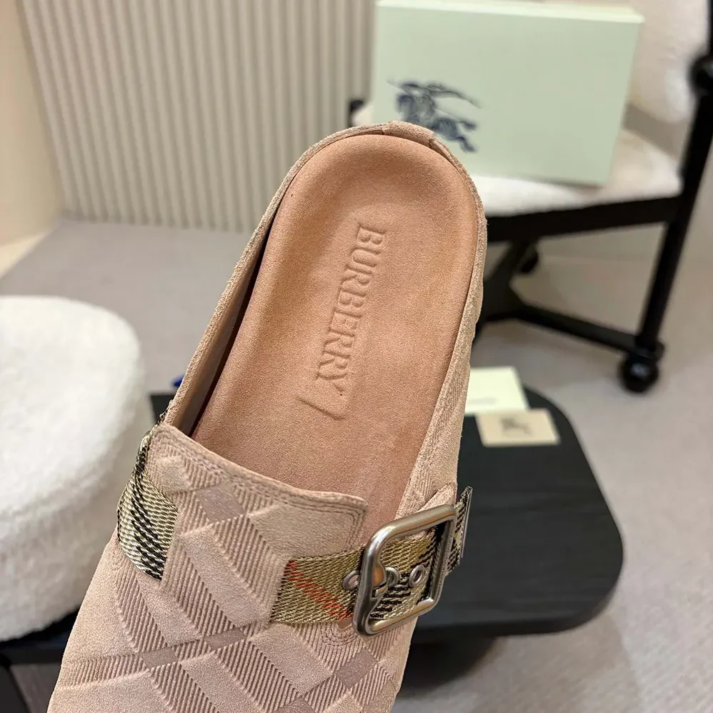 Burberry Check Denim Urchin Clogs for Unisex in Flora Pink Burberry Check Denim Urchin Clogs for Unisex in Flora Pink
