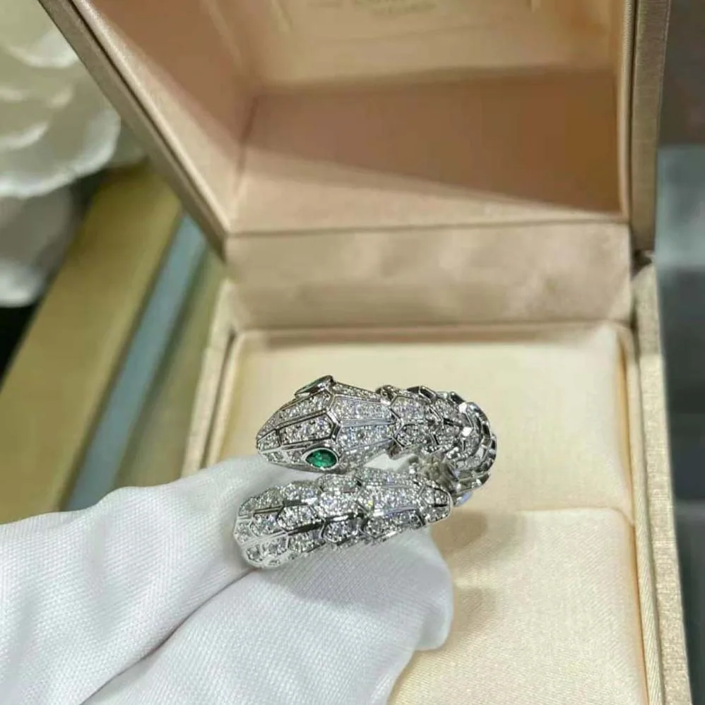 Bvlgari Serpenti 18 kt White Gold Ring Set for Women in Green Bvlgari Serpenti 18 kt White Gold Ring Set for Women in Green