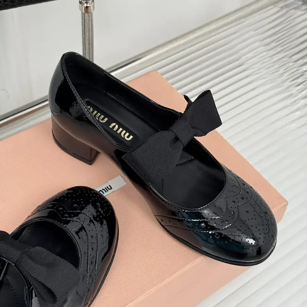 Miu Miu Patent Leather Pumps with Bow for Women in Black Miu Miu Patent Leather Pumps with Bow for Women in Black