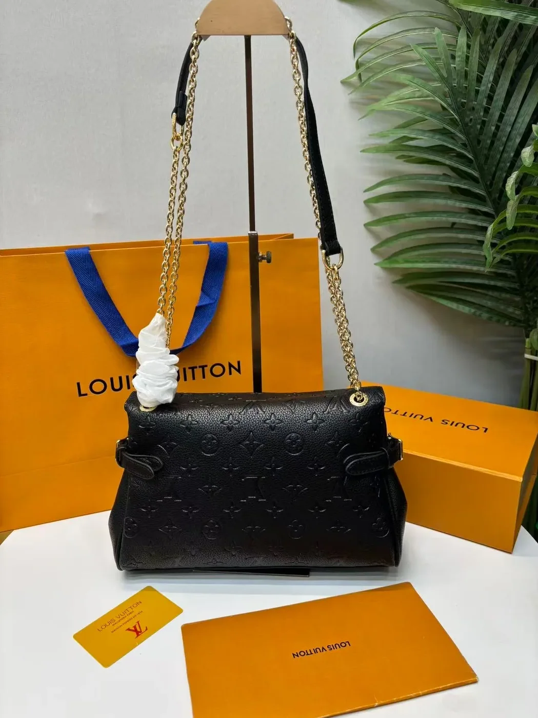 Louis Vuitton Anytime Flap Bag Black /