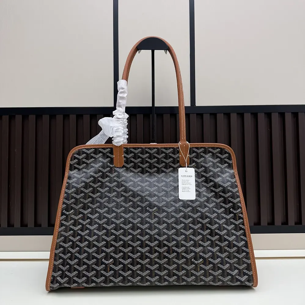 Goyard Hardy Pm Bag for Unisex in Tan Goyard Hardy Pm Bag for Unisex in Tan