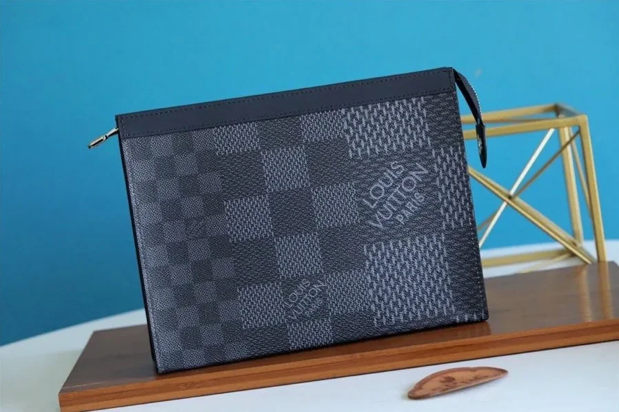 Louis Vuitton Pochette Voyage MM Pouch / Grey Damier Graphite 3D Canvas Silver Hardware Louis Vuitton Pochette Voyage MM Pouch / Grey Damier Graphite 3D Canvas Silver Hardware