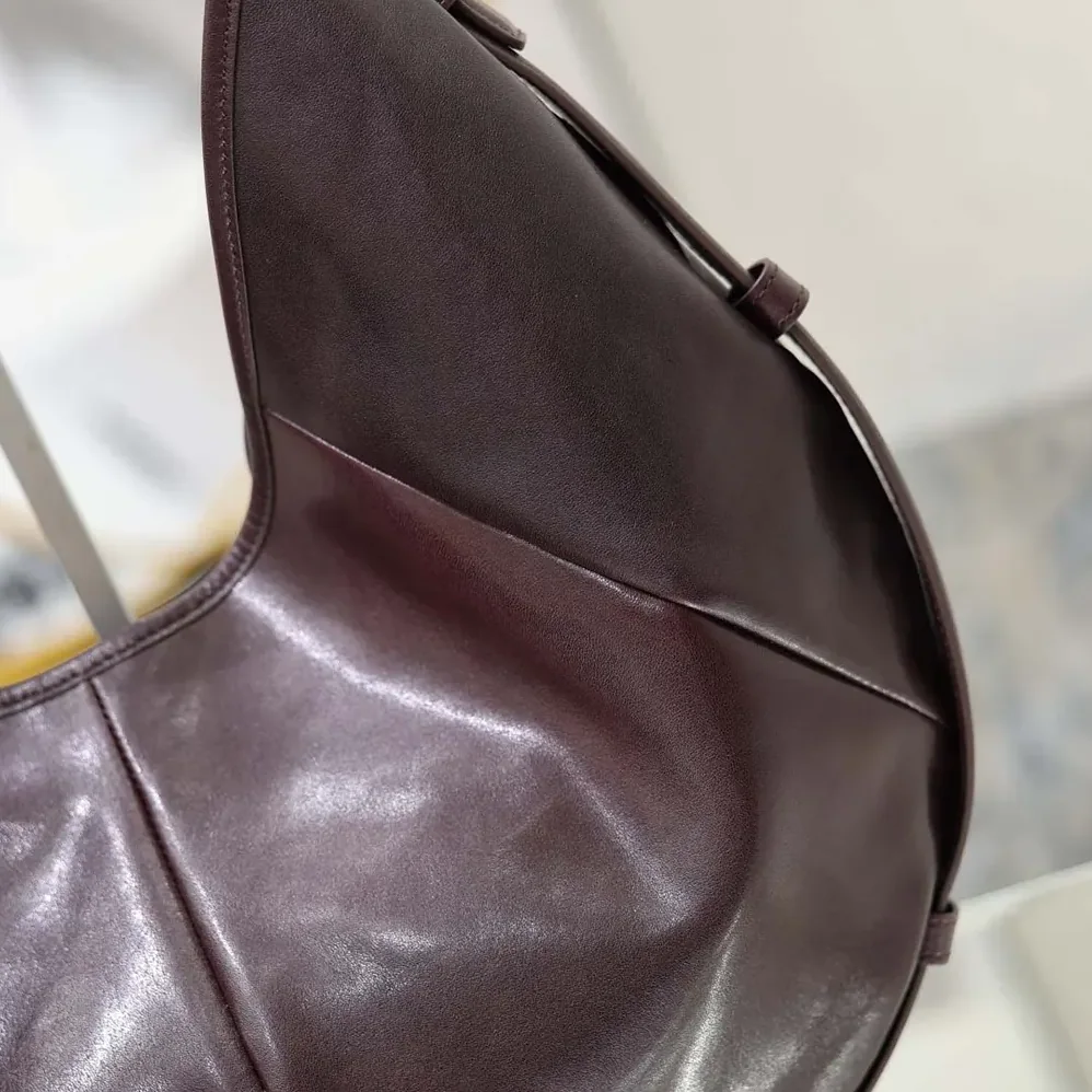 Saint Laurent YSL Mombasa Medium In Leather for Women in Rouge Cabernet