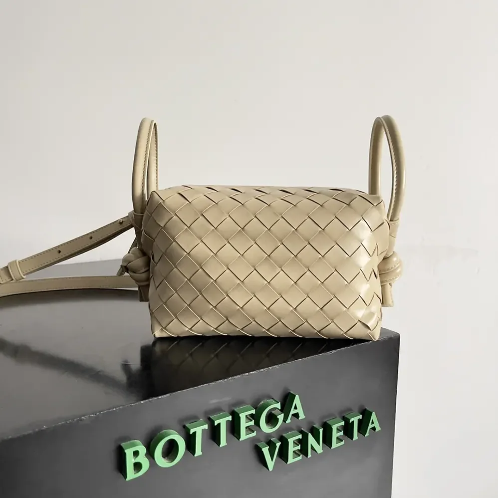 Bottega Veneta Top Handle Loop in Intrecciato Leather for Women in Light Beige