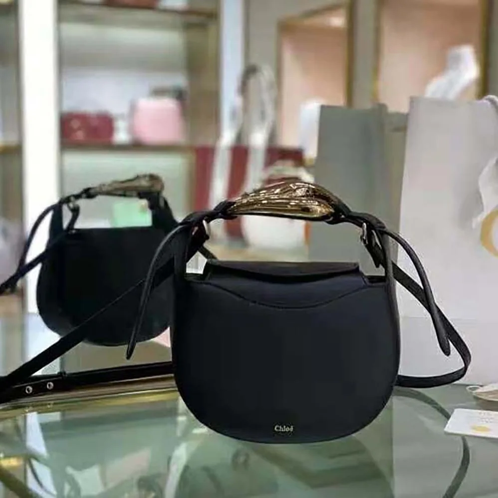 Chloe Kiss Small Purse in Small Grain Calfskin for Women in Black