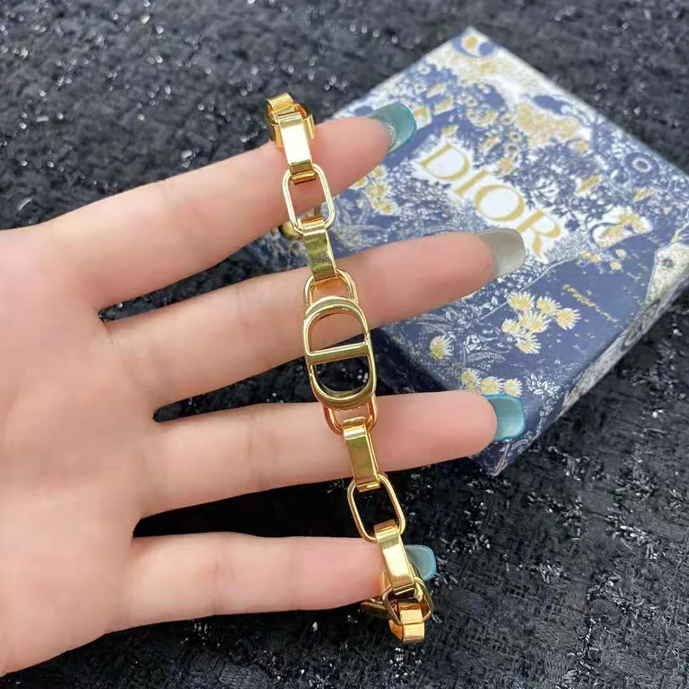 Dior 30 Montaigne Bracelet Gold for Women in Finish Metal Dior 30 Montaigne Bracelet Gold for Women in Finish Metal