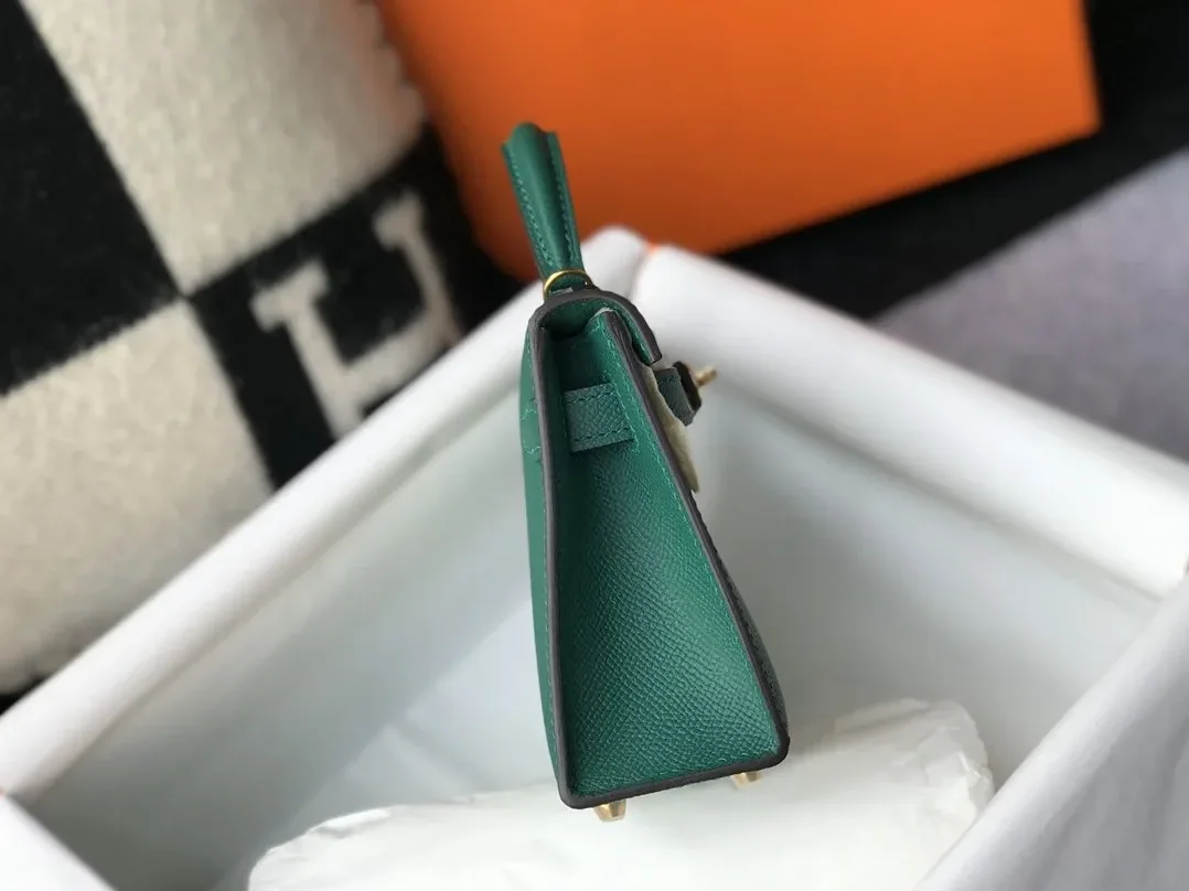 Hermes Kelly 19 Green With Gold Toned Hardware Bag Hermes Kelly 19 Green With Gold Toned Hardware Bag