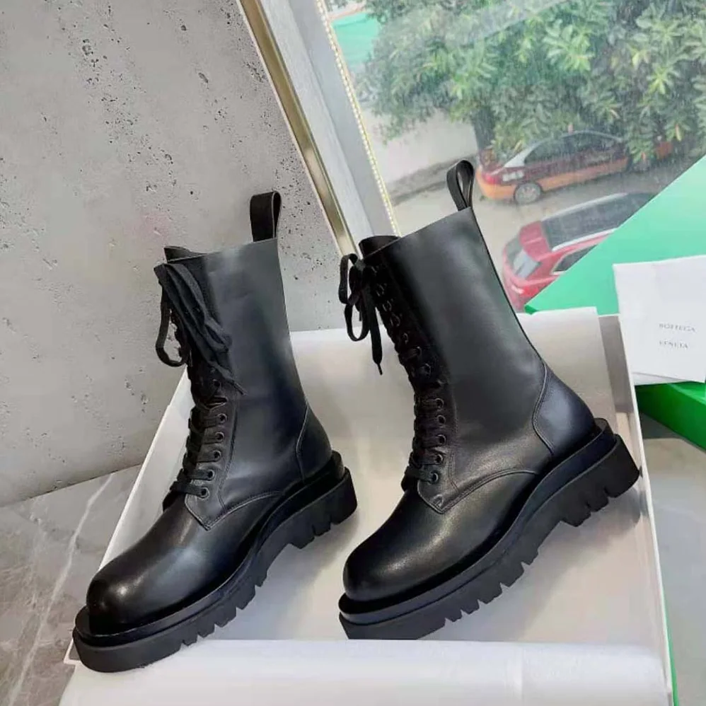 Bottega Veneta Lug Lace-Up Boot in Calfskin Leather for Unisex in Black