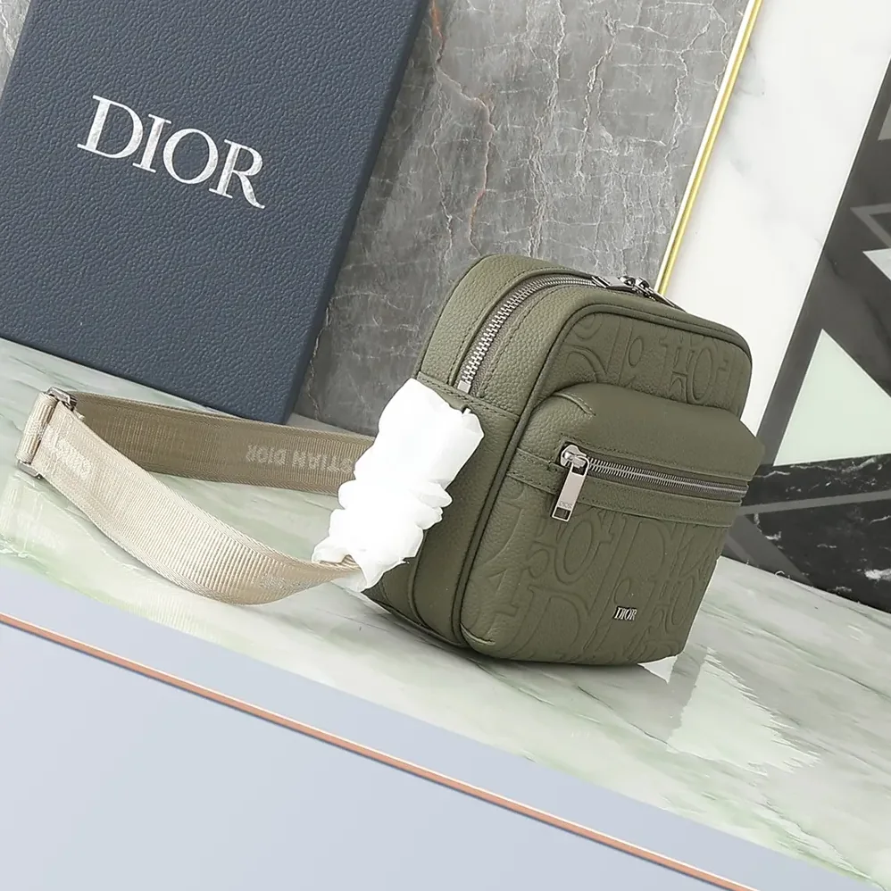 Dior Rider 2.0 Zipped Messenger Bag Khaki Dior Gravity Leather and Khaki Grained Calfskin for Men Dior Rider 2.0 Zipped Messenger Bag Khaki Dior Gravity Leather and Khaki Grained Calfskin for Men