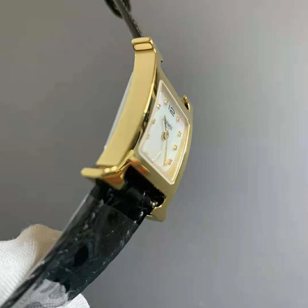 Hermes Heure H Watch Mini Model Quartz Movement 21 mm in Rose Gold for Women in Black Hermes Heure H Watch Mini Model Quartz Movement 21 mm in Rose Gold for Women in Black