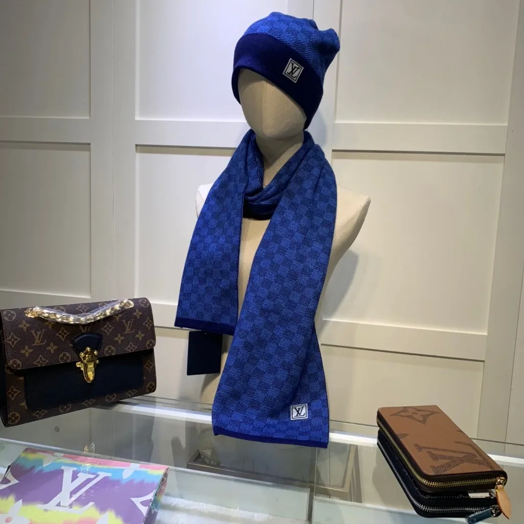 Louis Vuitton Beanie & Scarf Set In Red Louis Vuitton Beanie & Scarf Set In Red