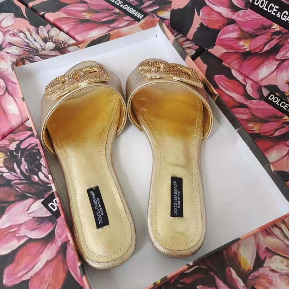 Dolce Gabbana D&G Foiled Iguana-Print Calfskin Slides with Rhinestone for Women in Detailed DG Logo Dolce Gabbana D&G Foiled Iguana-Print Calfskin Slides with Rhinestone for Women in Detailed DG Logo