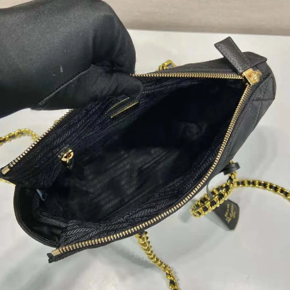 Prada Re-Edition 1995 Chaîne Re-Nylon Tote Bag for Women in Black Prada Re-Edition 1995 Chaîne Re-Nylon Tote Bag for Women in Black