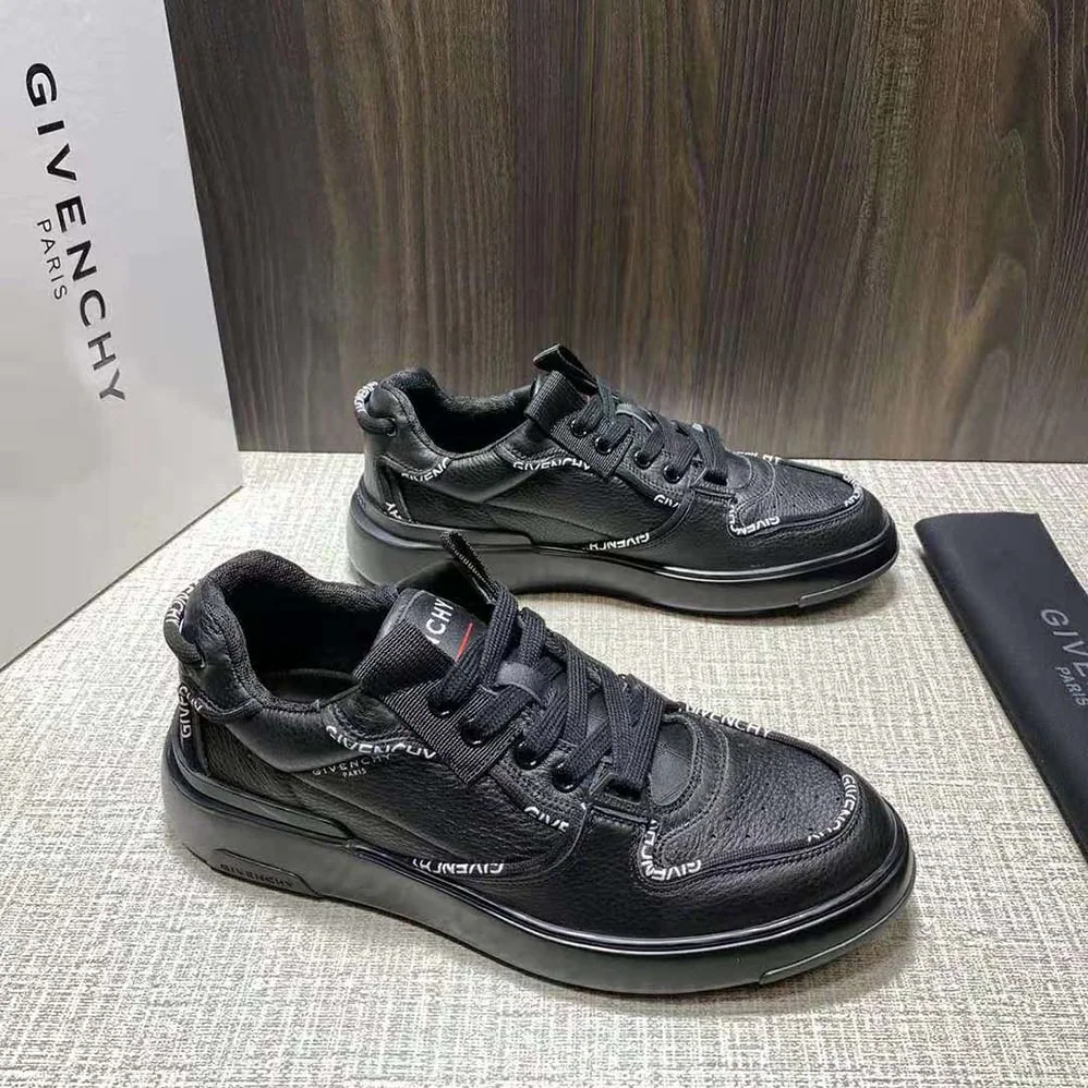 Givenchy Wing Low Sneakers in Leather with Pipping for Men in Black Givenchy Wing Low Sneakers in Leather with Pipping for Men in Black