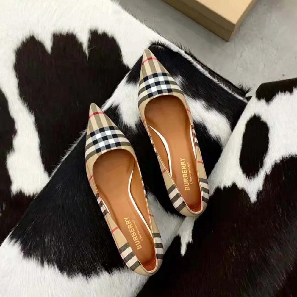 Burberry Vintage Check Cotton Pumps for Women in Brown Burberry Vintage Check Cotton Pumps for Women in Brown