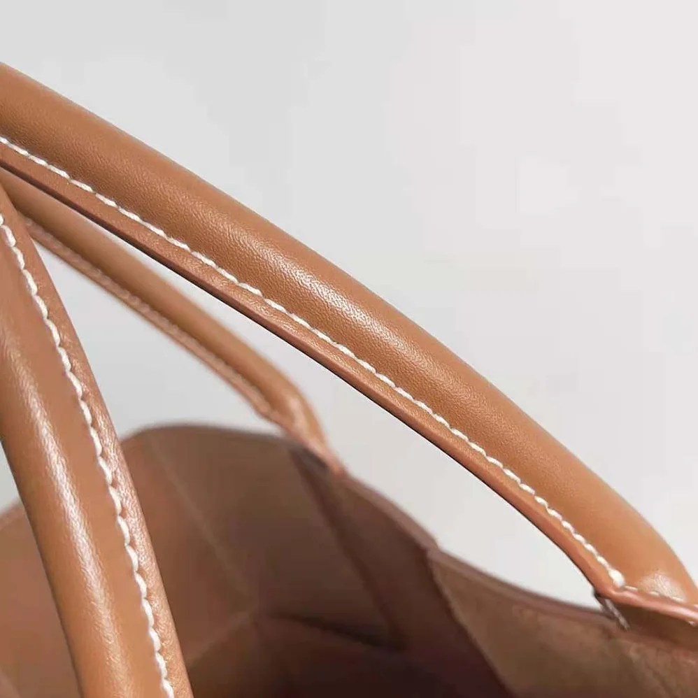 Bottega Veneta Medium Arco Tote Bag for Women in Brown Bottega Veneta Medium Arco Tote Bag for Women in Brown