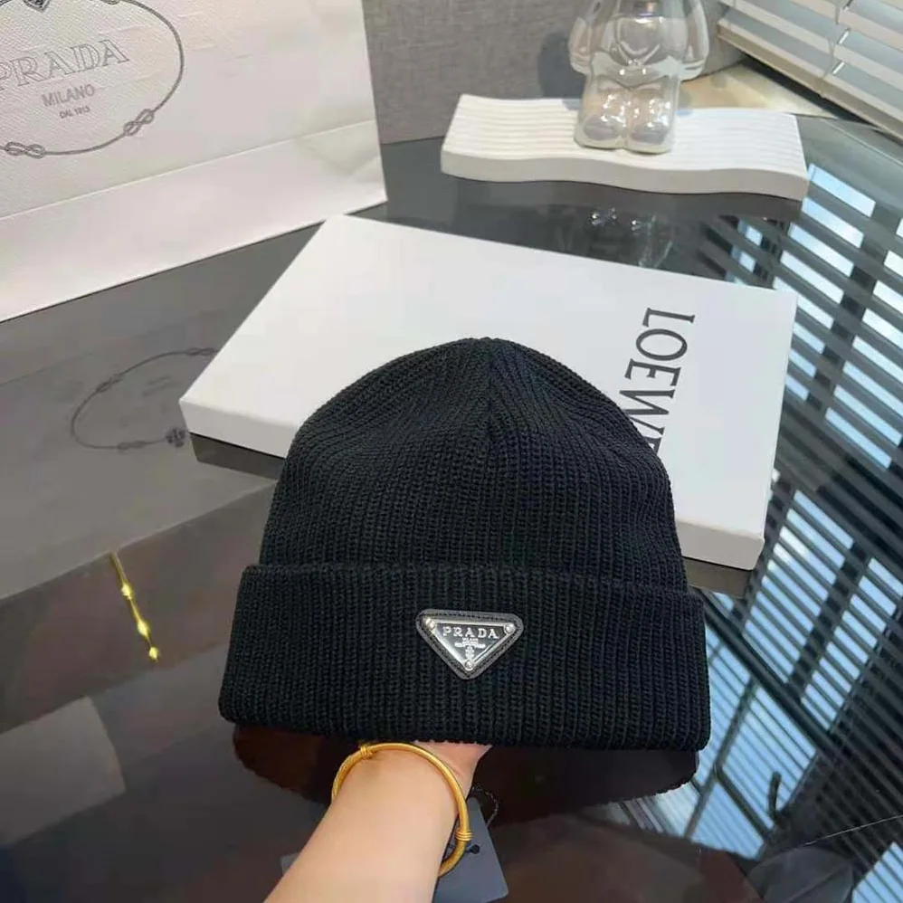 Prada Wool and Cashmere Beanie for Unisex in Black