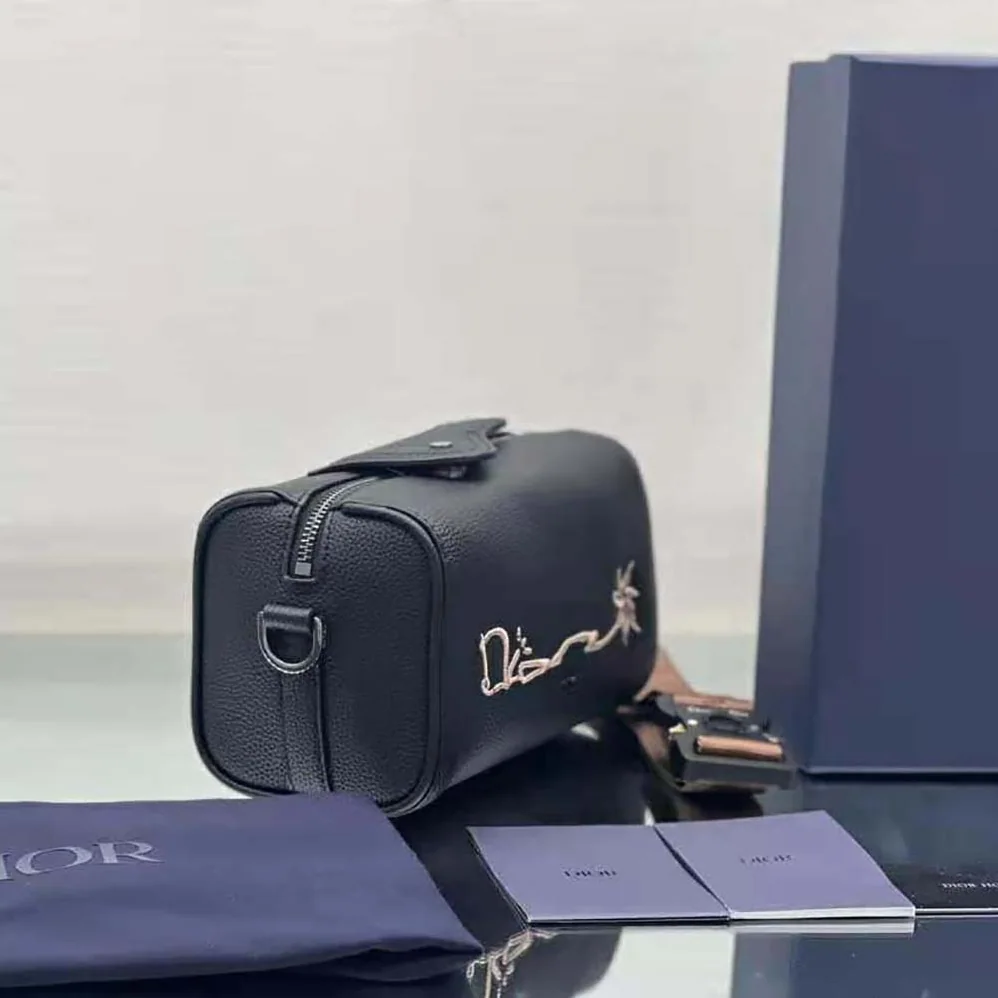 Dior Lingot 22 Cactus Jack Dior Bag Black Grained Calfskin with Embroidered Signature for Men Dior Lingot 22 Cactus Jack Dior Bag Black Grained Calfskin with Embroidered Signature for Men