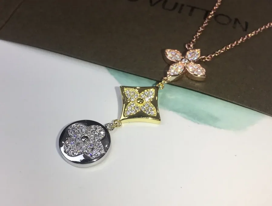 Louis Vuitton Flower Necklace Silver Louis Vuitton Flower Necklace Silver