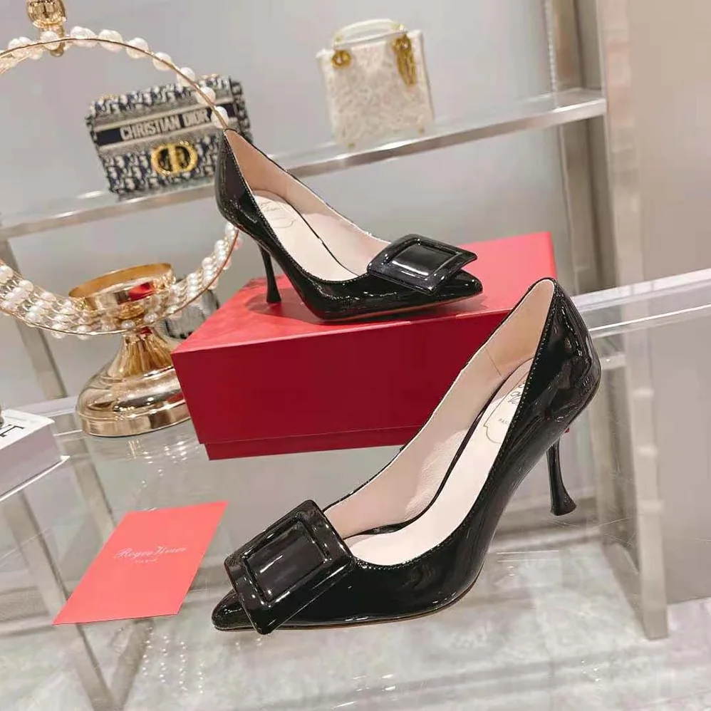 Roger Vivier Viv' In The City Pumps in Patent Leather for Women in Black Roger Vivier Viv' In The City Pumps in Patent Leather for Women in Black