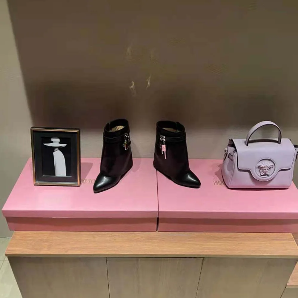 Givenchy Shark Lock Ankle Boots in Leather for Women in Black