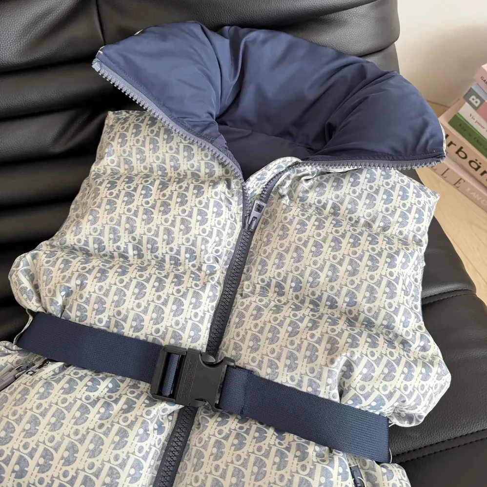 Dior DiorAlps Belted Puffer Vest Blue and White Dior Oblique Quilted Technical Taffeta for Men Dior DiorAlps Belted Puffer Vest Blue and White Dior Oblique Quilted Technical Taffeta for Men